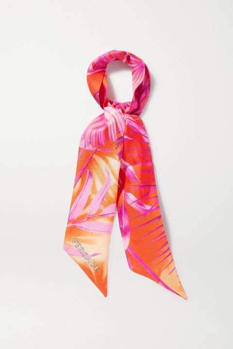 絲巾魔法 夏日穿搭從簡約到個性的18款夢幻精品推薦